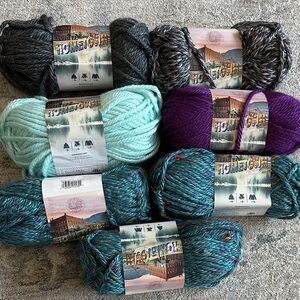 Lion brand yarn
Hometown
New
Lot of 7